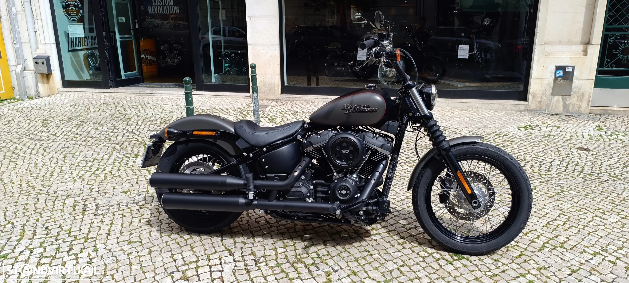 Harley-Davidson Softail STREET BOB 107 - 2