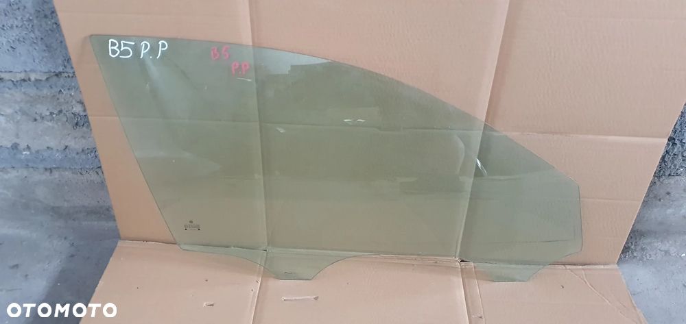Szyba drzwi prawy przód przednia prawa VW Passat B5 AS2 98r - 1