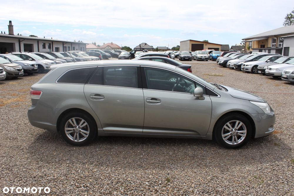 Toyota Avensis - 11