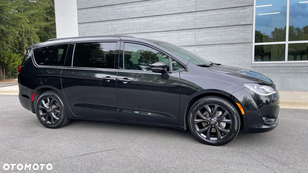 Chrysler Pacifica - 7