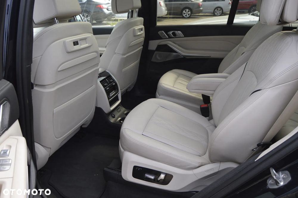 BMW X7 - 9