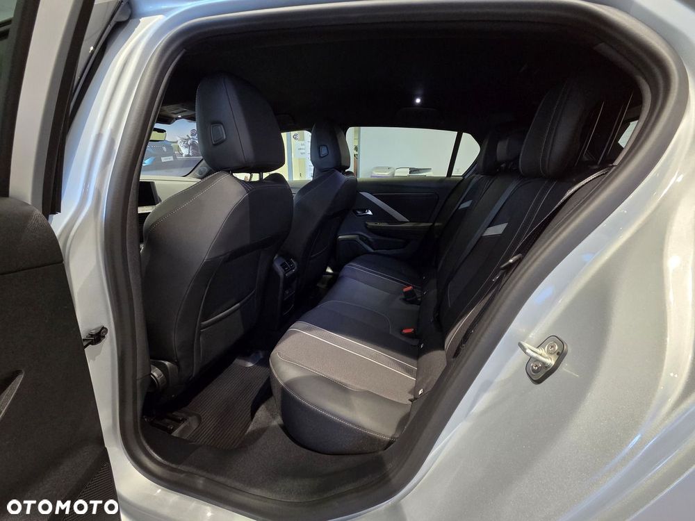 Opel Astra 1.2 T GS S&S - 10