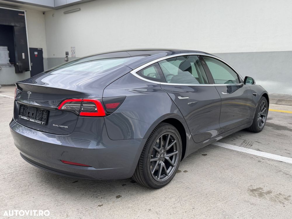 Tesla Model 3 - 4