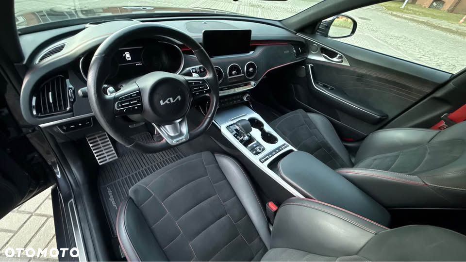 Kia Stinger - 11