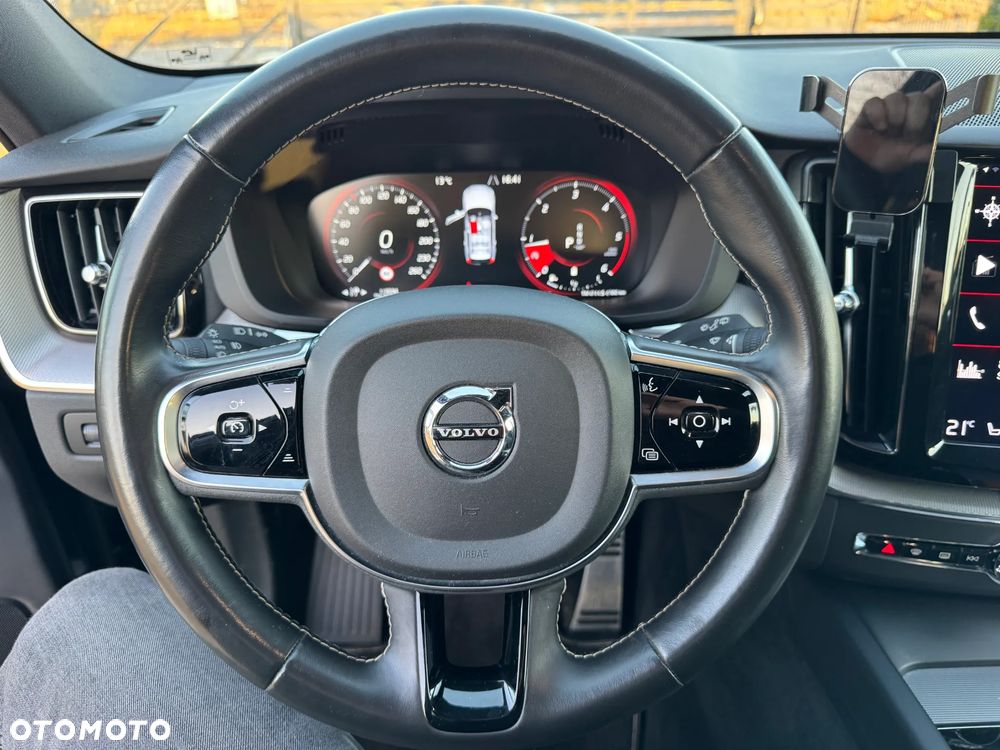 Volvo XC 60 B5 D AWD R-Design - 25