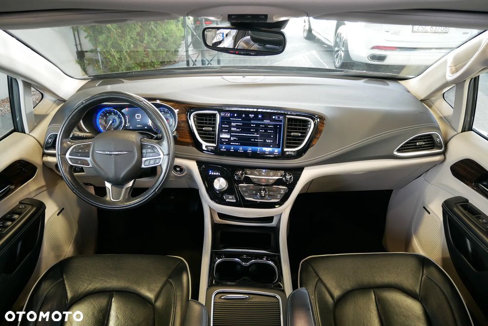 Chrysler Pacifica - 16