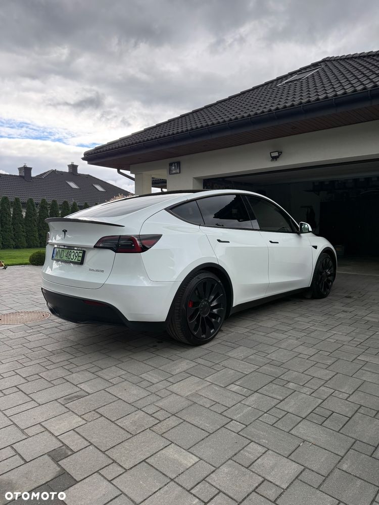 Tesla Model Y Performance AWD - 10