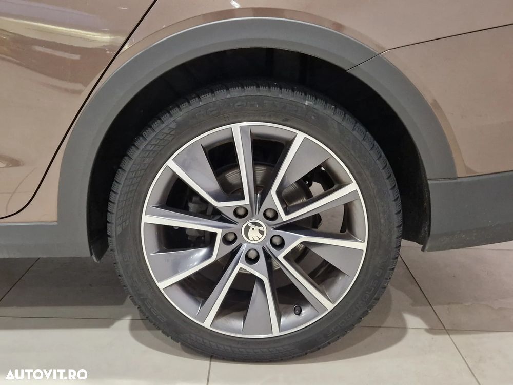 Skoda Octavia Combi 2.0 TDI DSG 4X4 Scout - 10