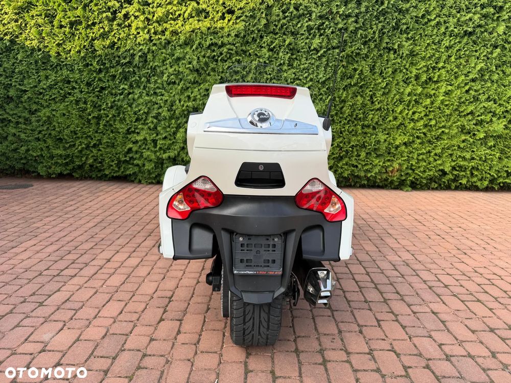 Can-Am Spyder - 6