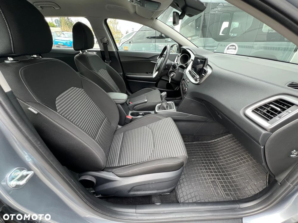 Kia Ceed 1.5 T-GDI M - 26