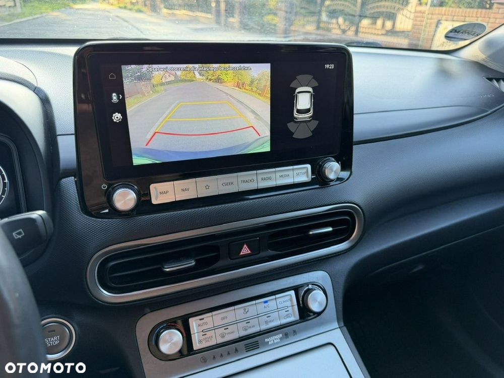 Hyundai Kona 49kWh Executive Plus - 32