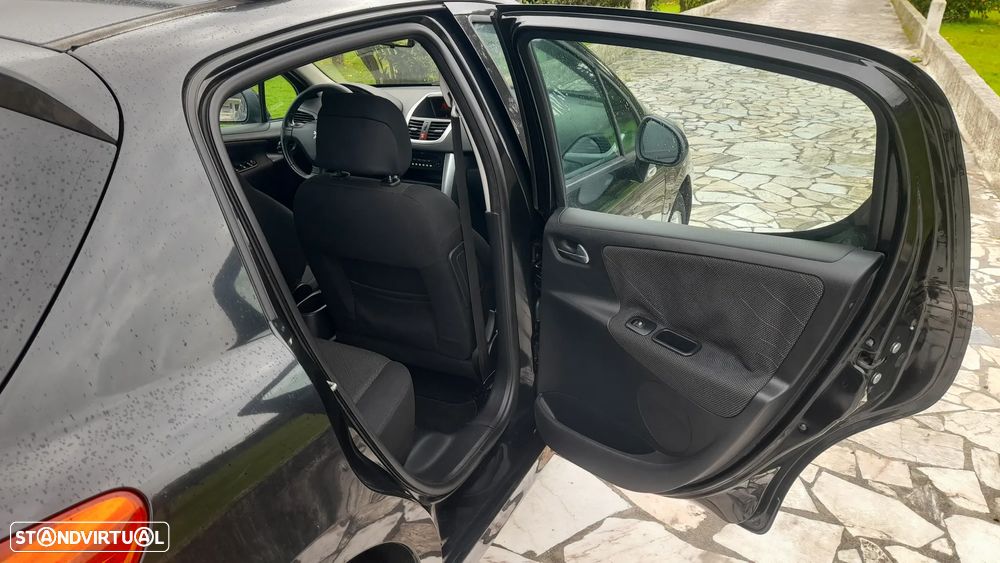 Peugeot 207 1.4 16V Trendy - 29