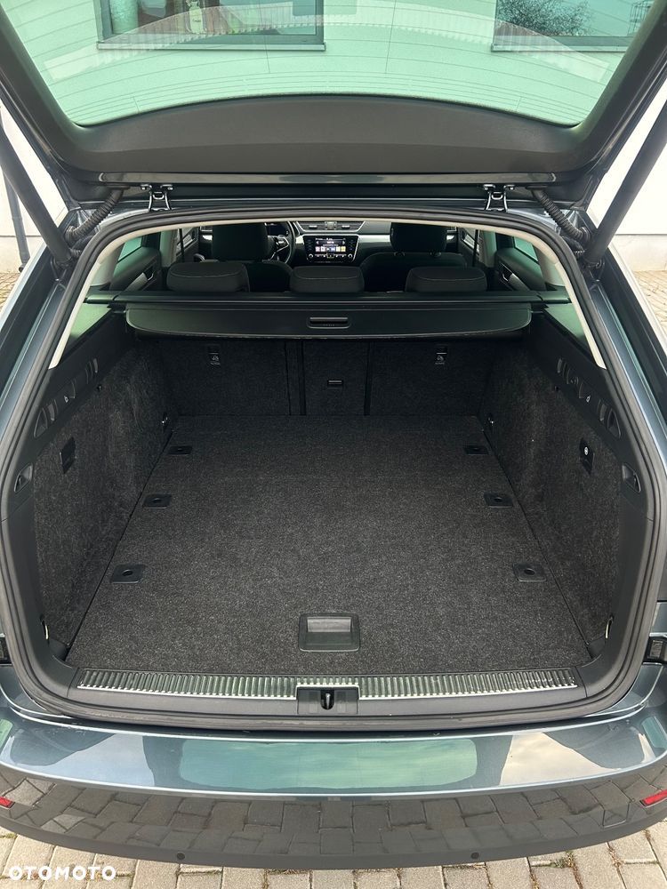 Skoda Superb 2.0 TDI DSG Ambition - 37