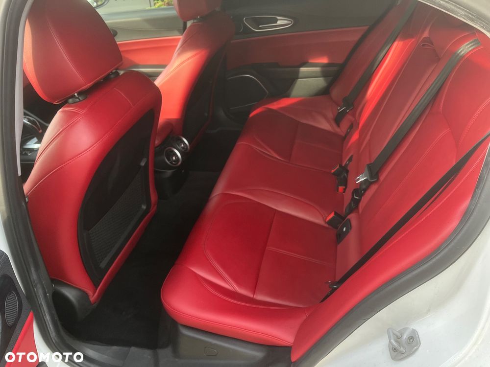 Alfa Romeo Giulia - 24