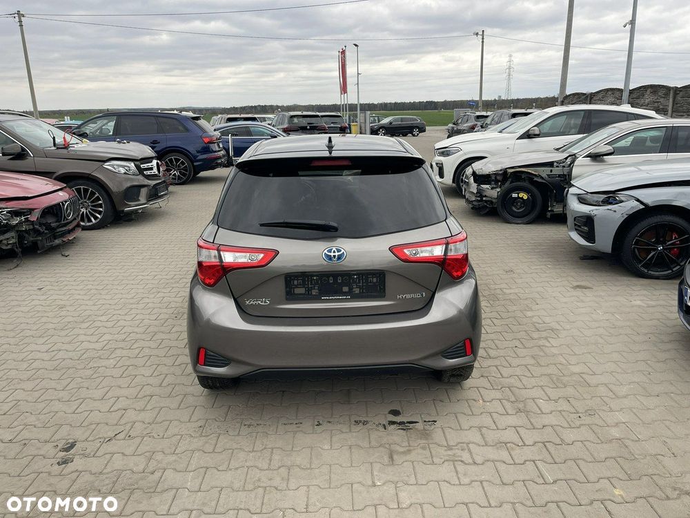 Toyota Yaris Hybrid 100 Selection Passion - 5