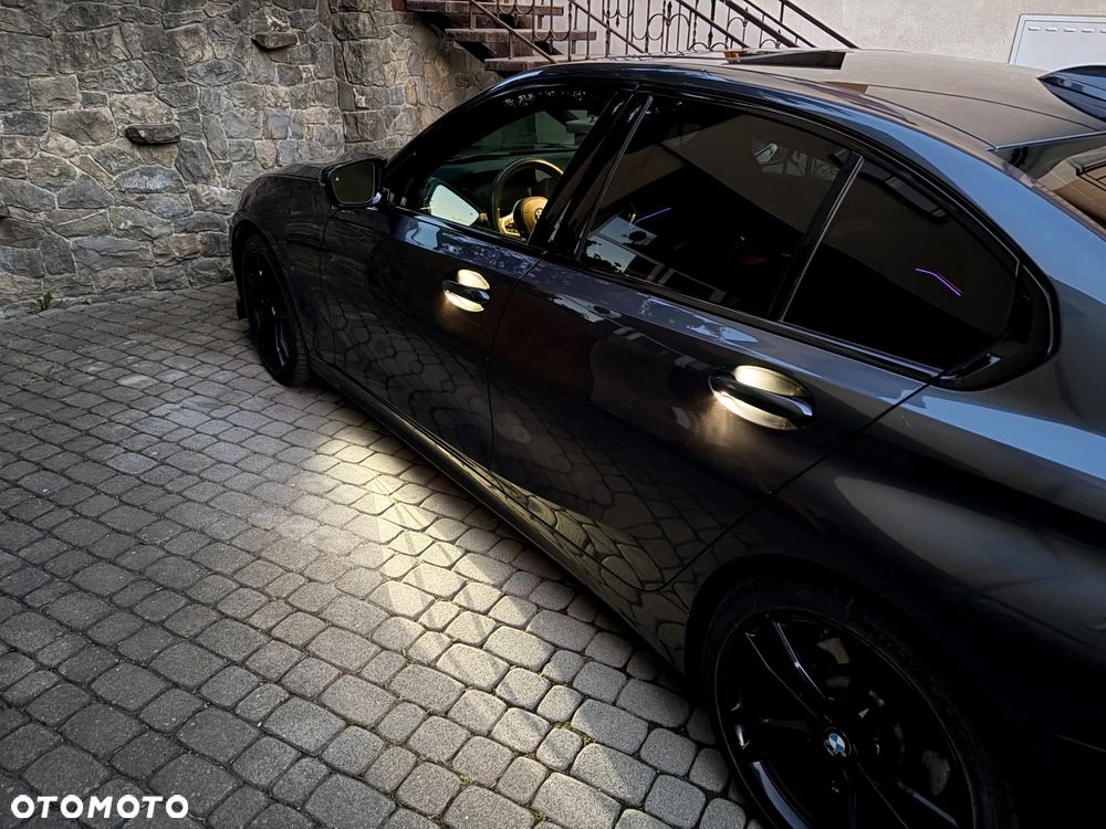 BMW Seria 3 330i xDrive Sport Line - 16