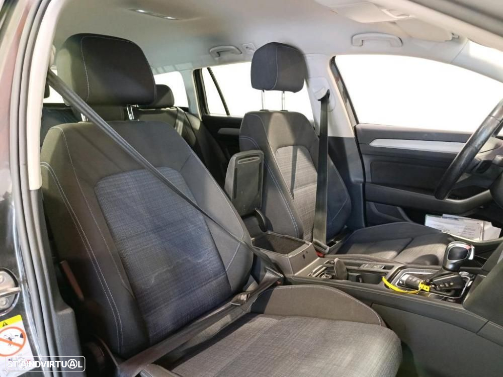 VW Passat Variant - 5