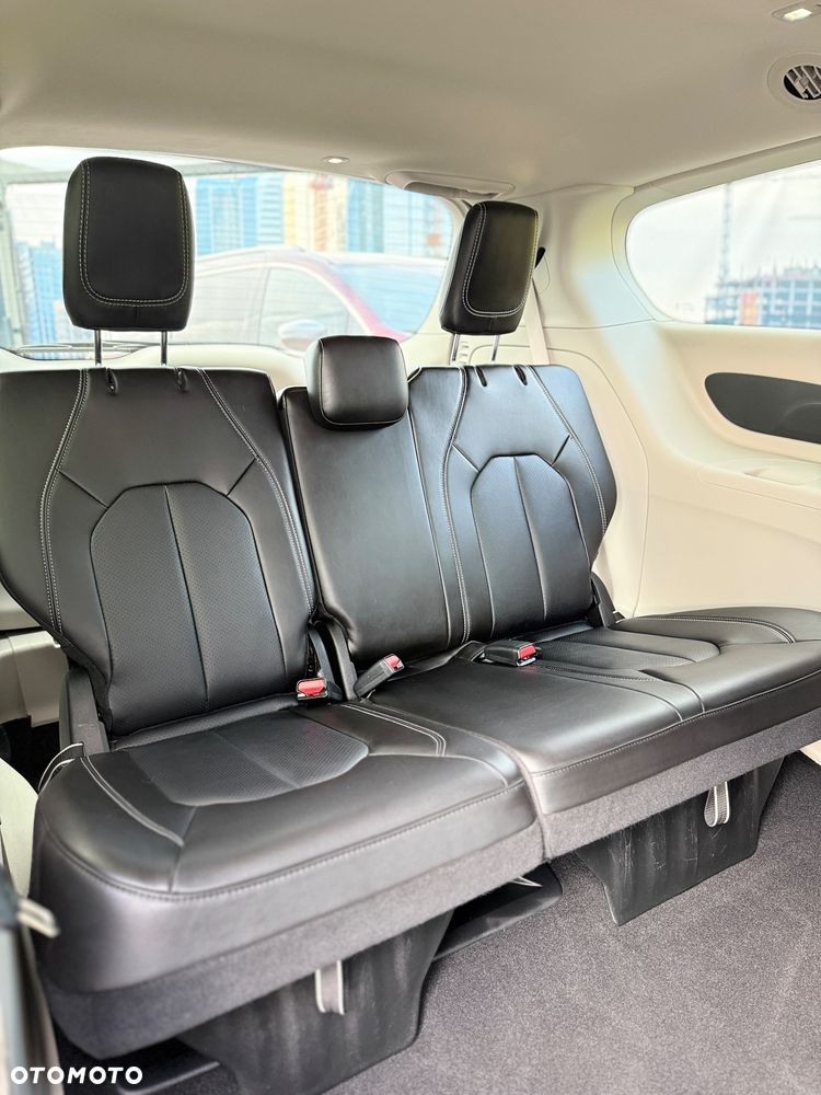 Chrysler Pacifica - 21