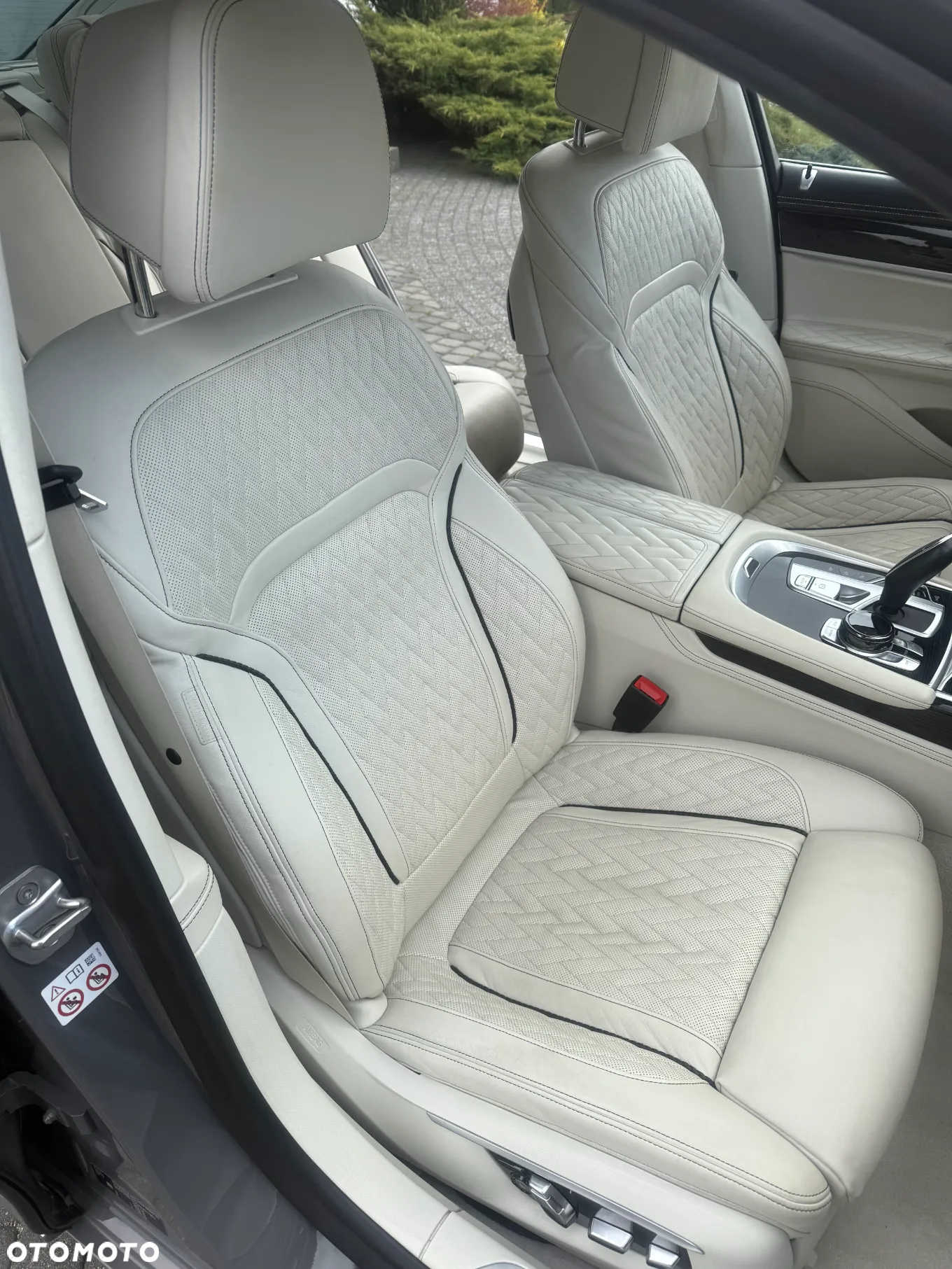 BMW Seria 7 750i xDrive - 10