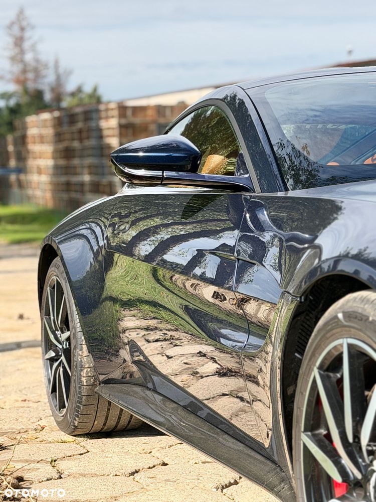 Aston Martin V8 Vantage Standard - 3