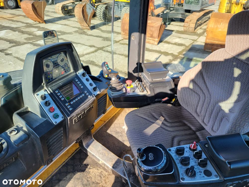 Bomag BW 154 AP 4 AM + rozsypywacz grysu z Niemiec - 11