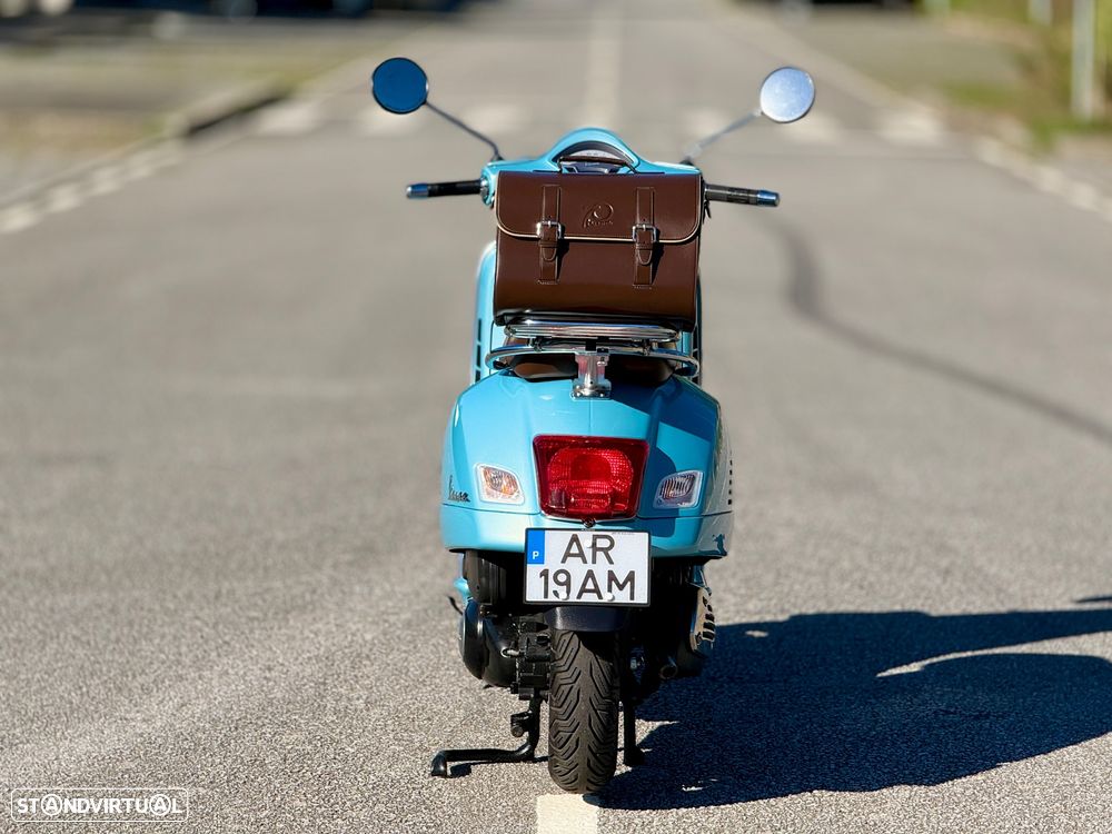 Vespa GTS Super Blue Azzurro 70 anni - 9