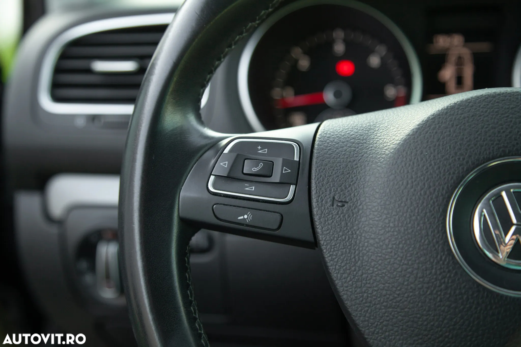 Volkswagen Golf 2.0 TDI DPF Style - 24