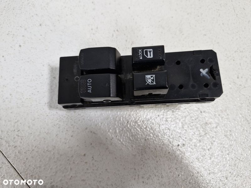suzuki splash agila b panel przełącznik szyb lewy przód 62j10-1928t - 1