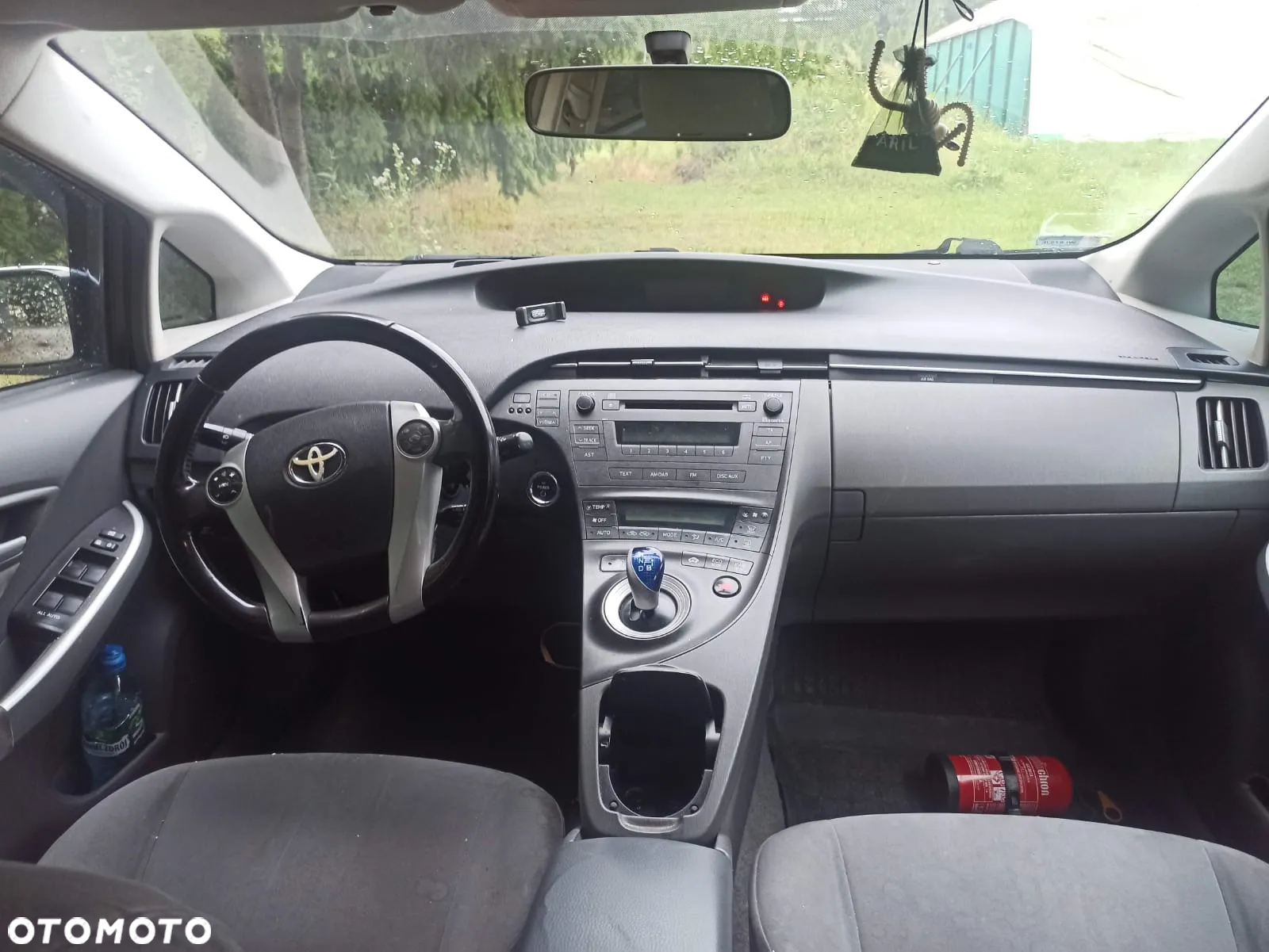 Toyota Prius (Hybrid) - 3