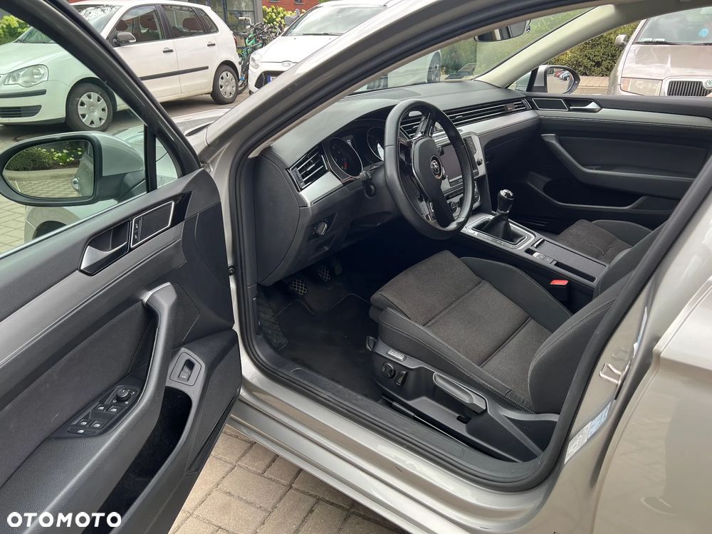 Volkswagen Passat 1.8 TSI BMT Comfortline - 24
