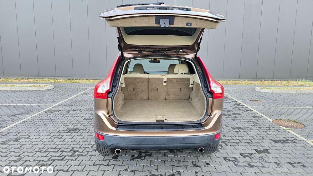 Volvo XC 60 D5 AWD Momentum - 6