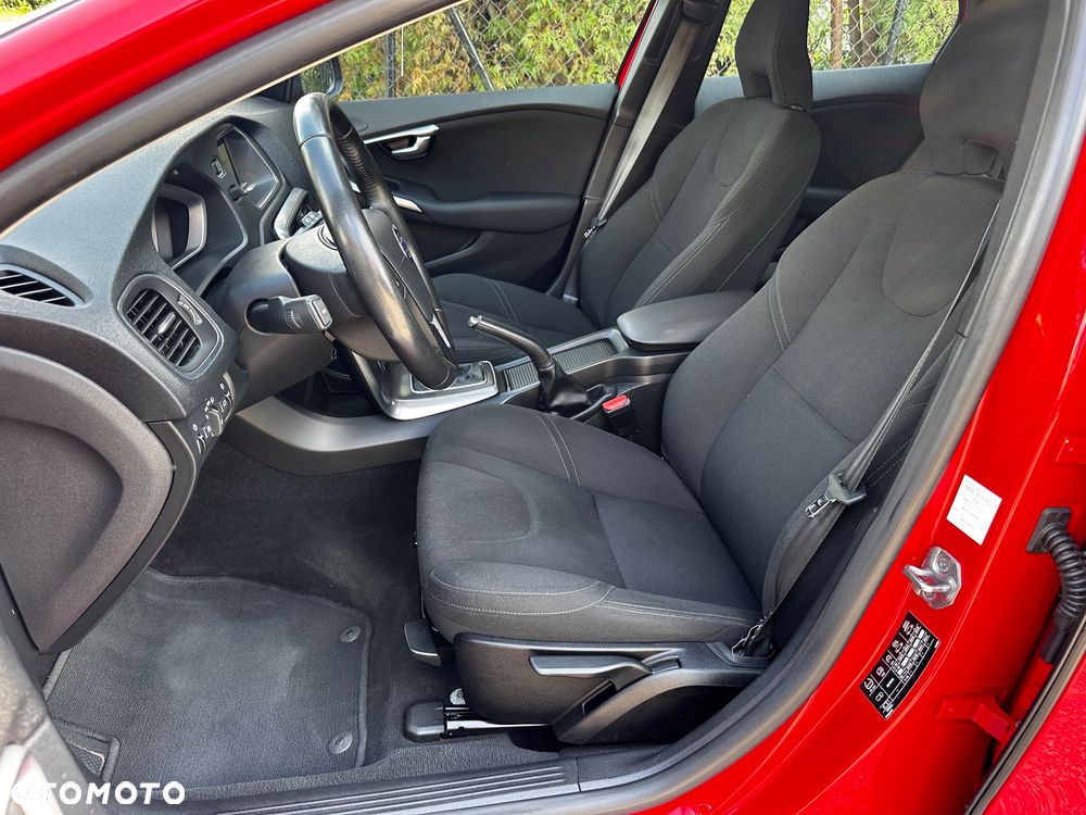 Volvo V40 D2 Momentum - 16