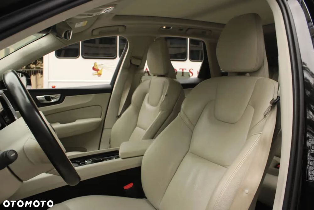 Volvo XC 60 T5 AWD Geartronic Momentum - 24