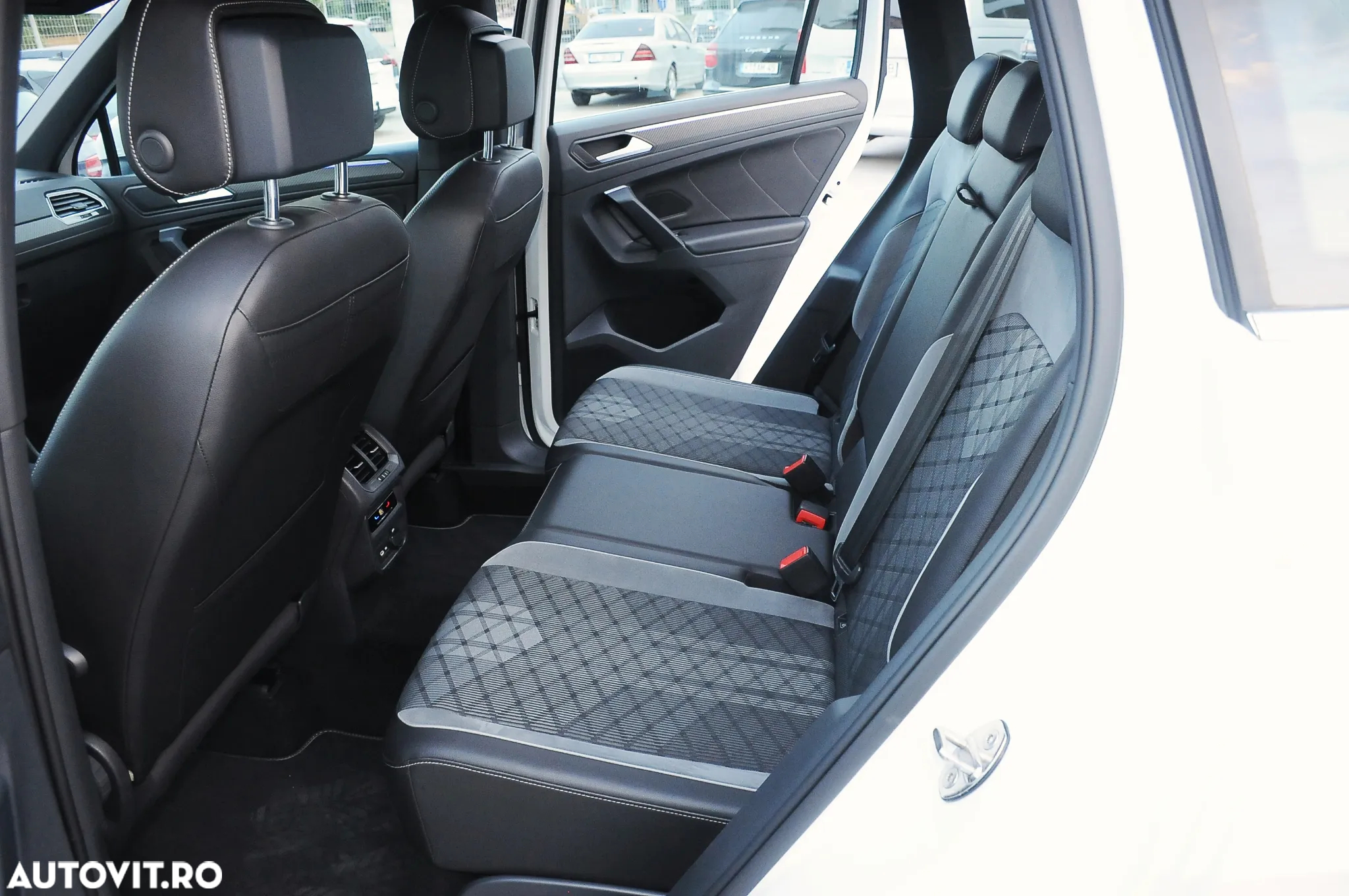 Volkswagen Tiguan 2.0 TDI SCR 4MOTION DSG R-Line - 8