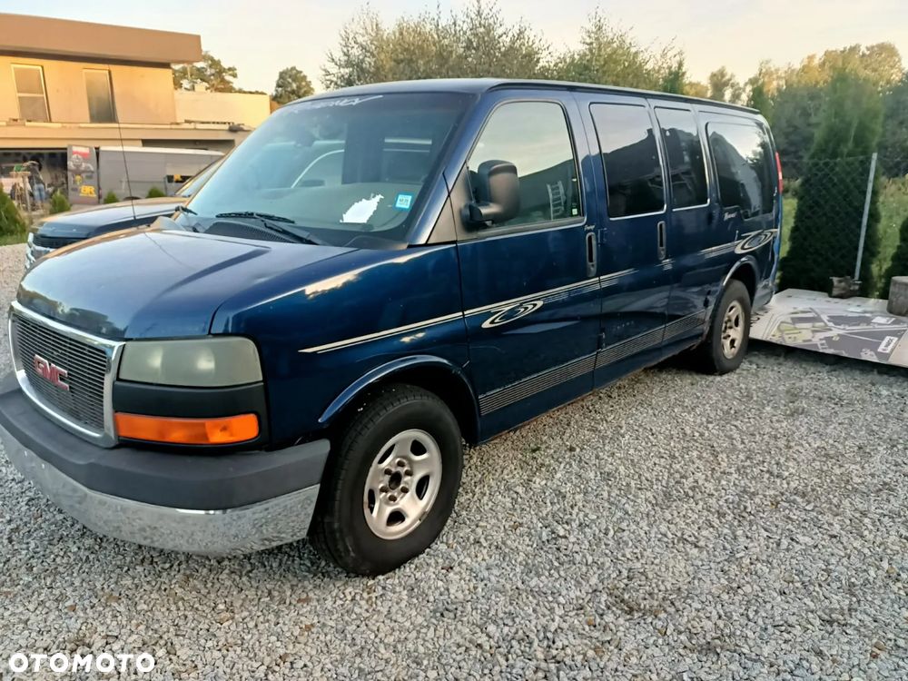 GMC Savana - 5