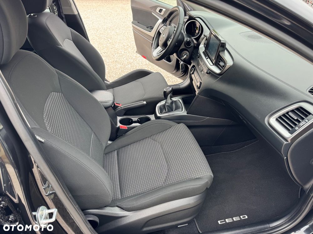 Kia Ceed 1.4 CVVT Dream-Team Edition - 25