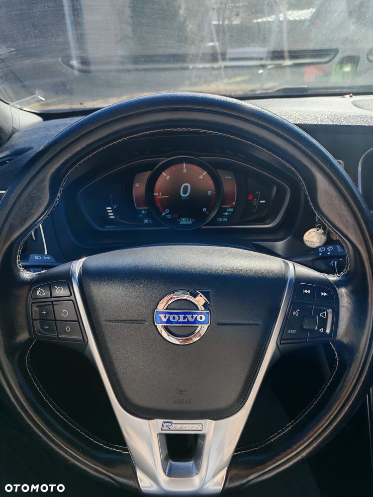 Volvo V40 D2 R-Design - 17