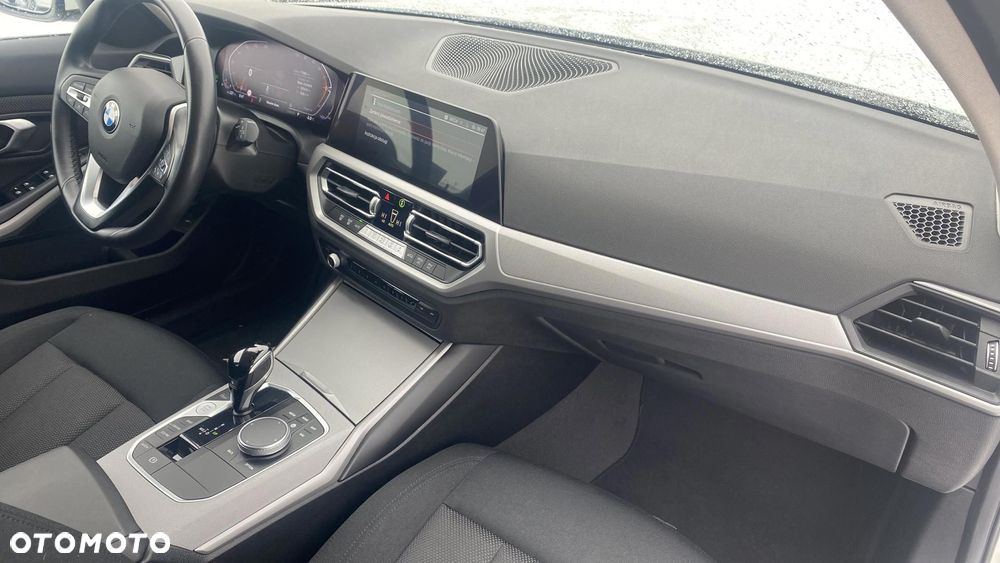 BMW Seria 3 318i Advantage - 15