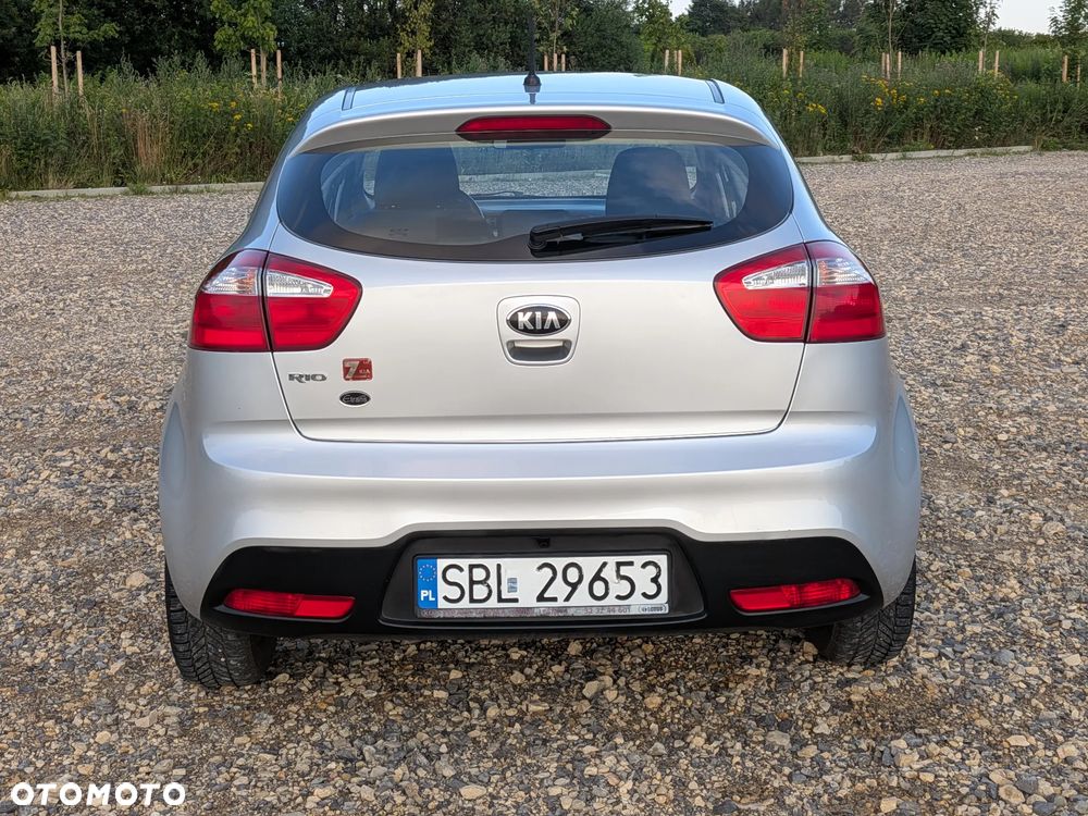 Kia Rio 1.2 L - 3