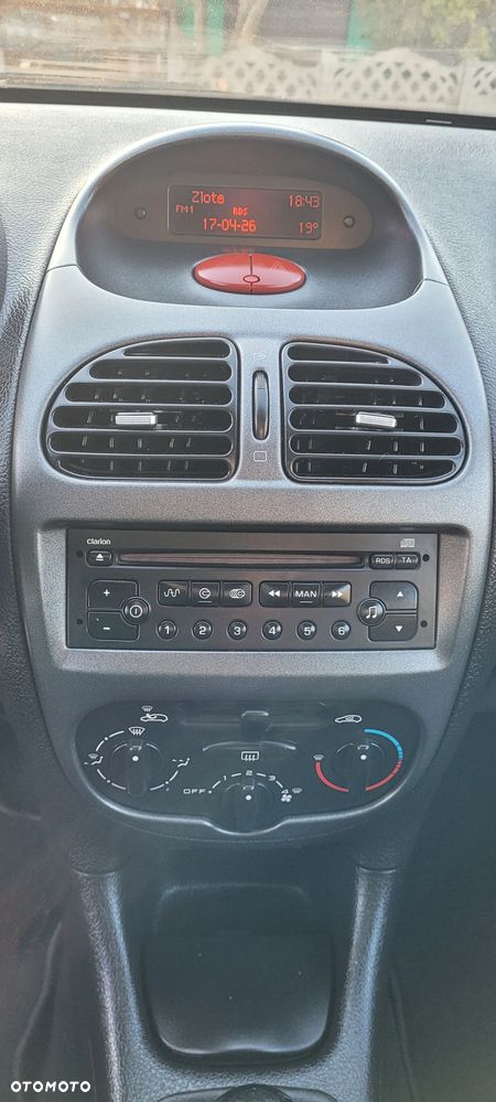 Peugeot 206 110 Quiksilver - 13