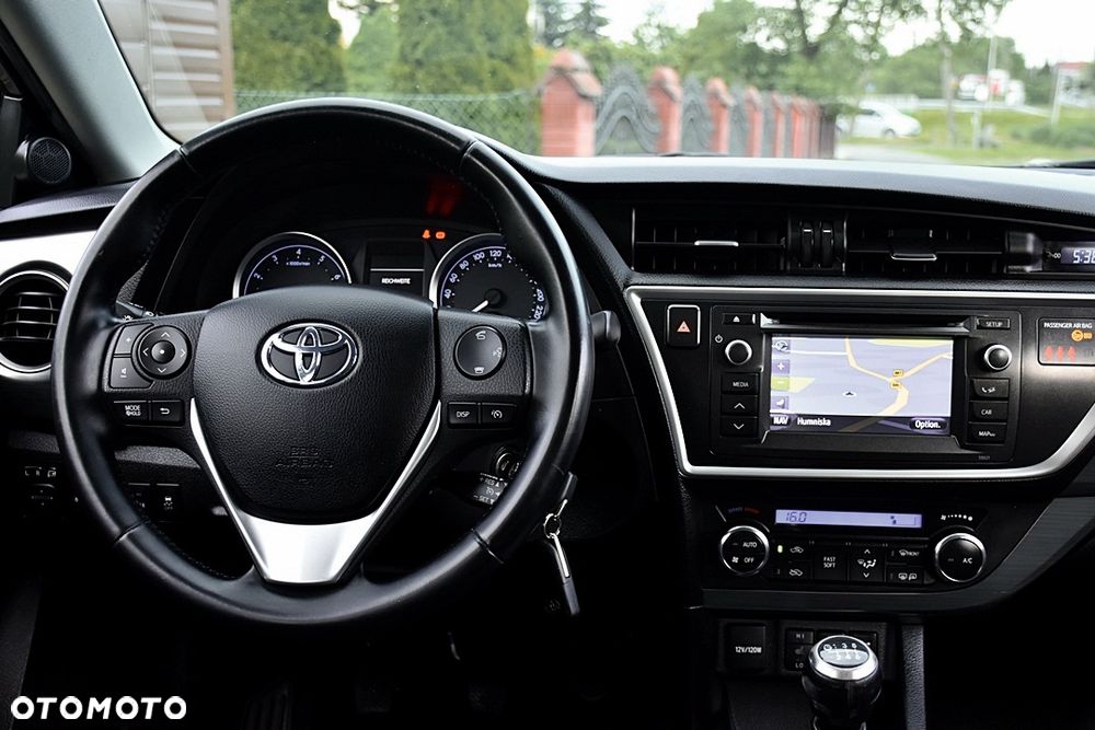 Toyota Auris 1.6 Executive - 7