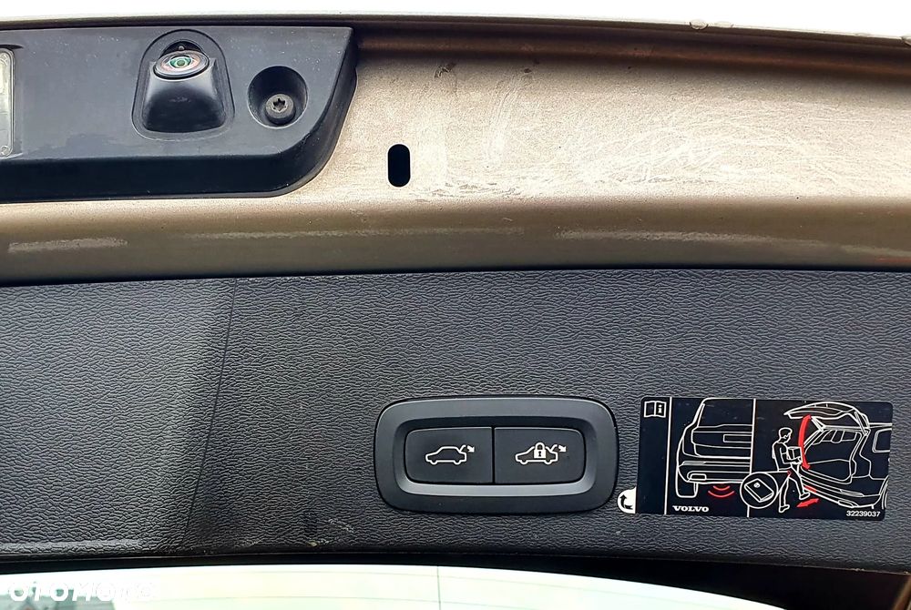 Volvo XC 40 T3 Momentum Pro - 19