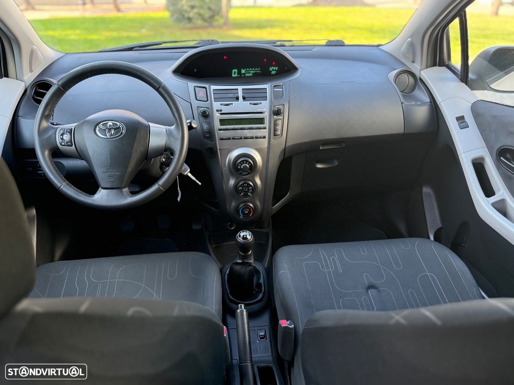 Toyota Yaris 1.0 VVT-i AC Manual+VSC - 13