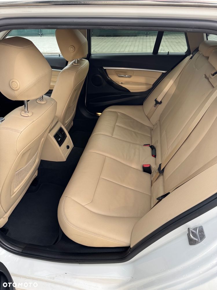 BMW Seria 3 320d Luxury Line - 10
