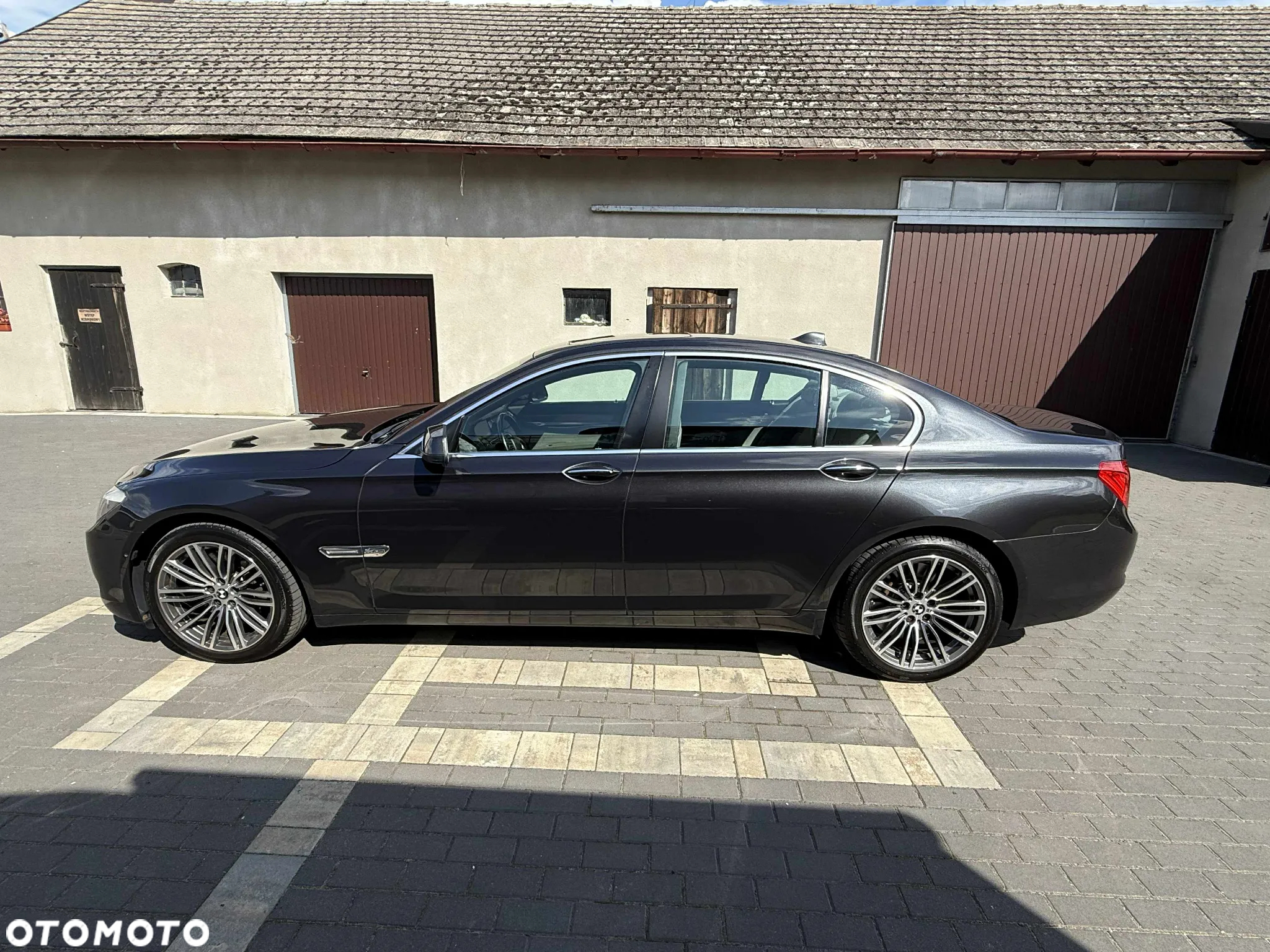 BMW Seria 7 750i xDrive - 5
