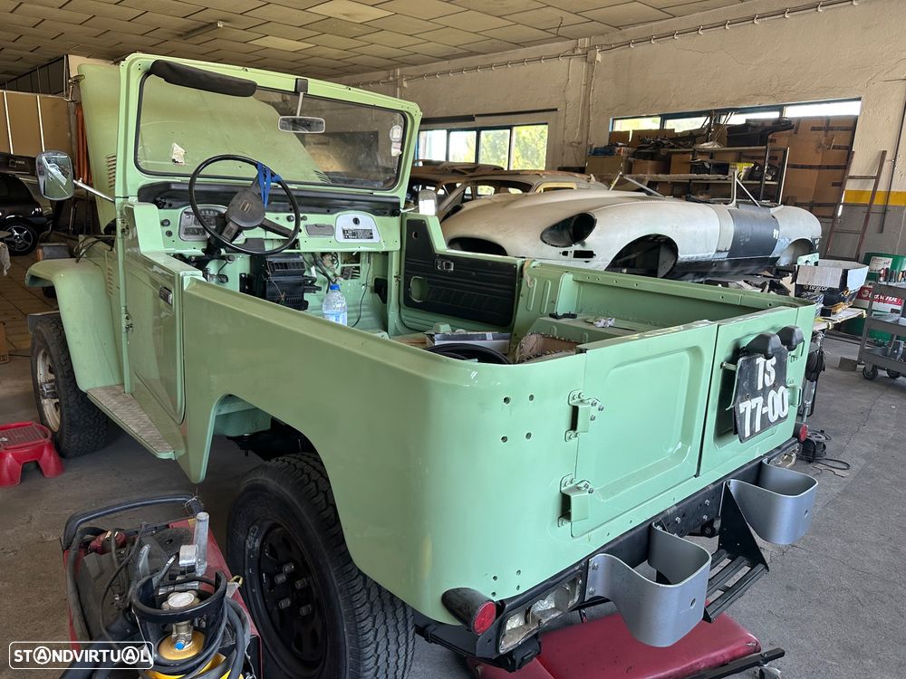 Toyota Land Cruiser - 1