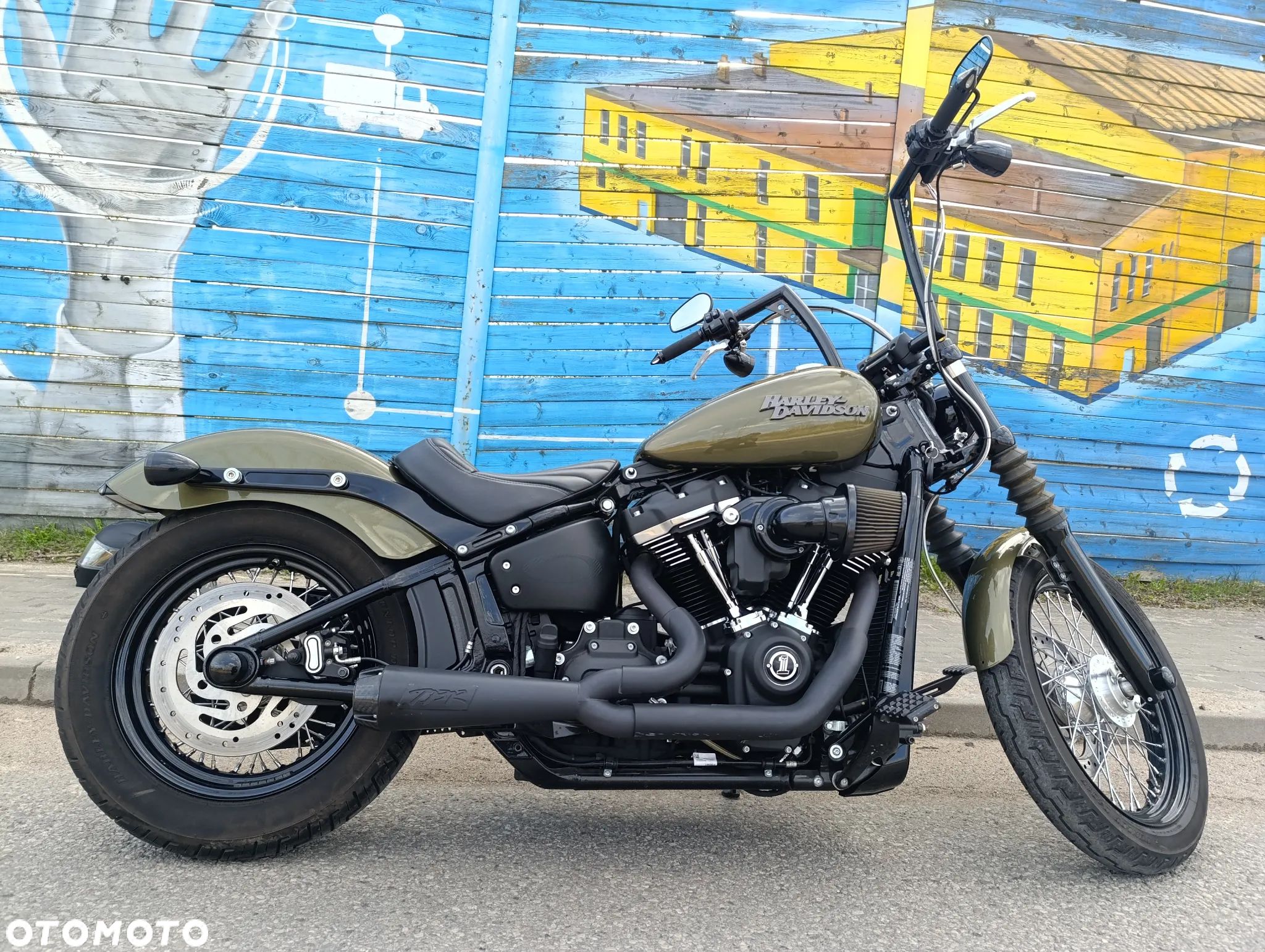 Harley-Davidson Softail Street Bob - 1