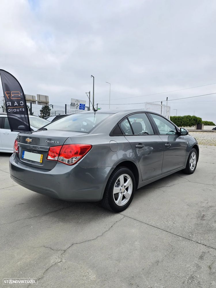 Chevrolet Cruze 1.6 LS - 18