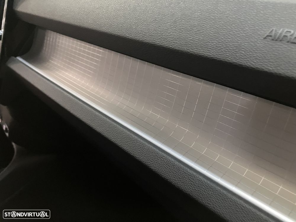 Volvo XC 40 2.0 D3 Momentum Plus - 32