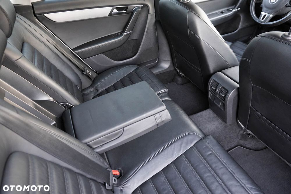 Volkswagen Passat - 28